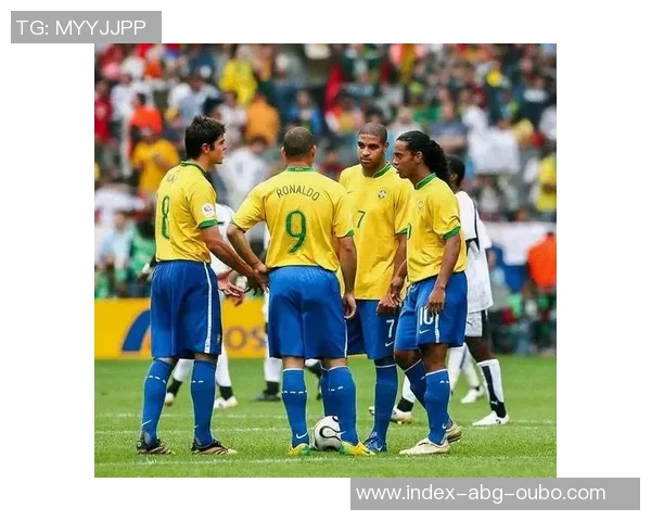 足球历史最佳阵容解析与传奇球员的辉煌岁月回顾